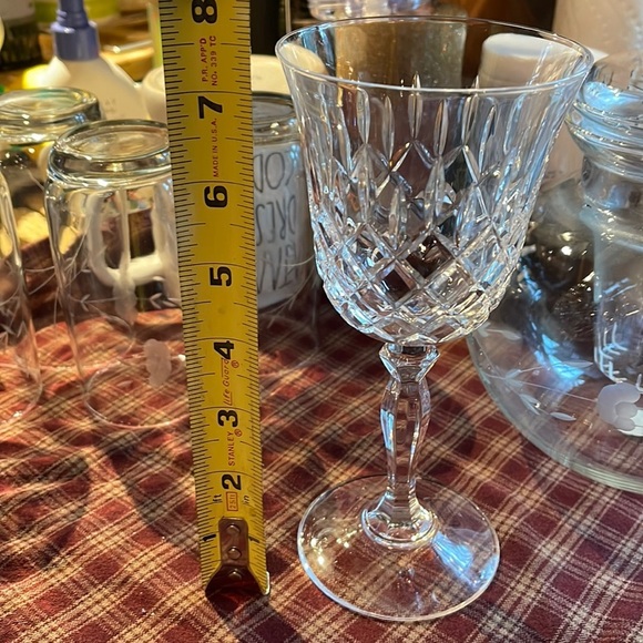 Heavy Lead Crystal Cut Wine Glass - Beautiful - Picture 1 of 3